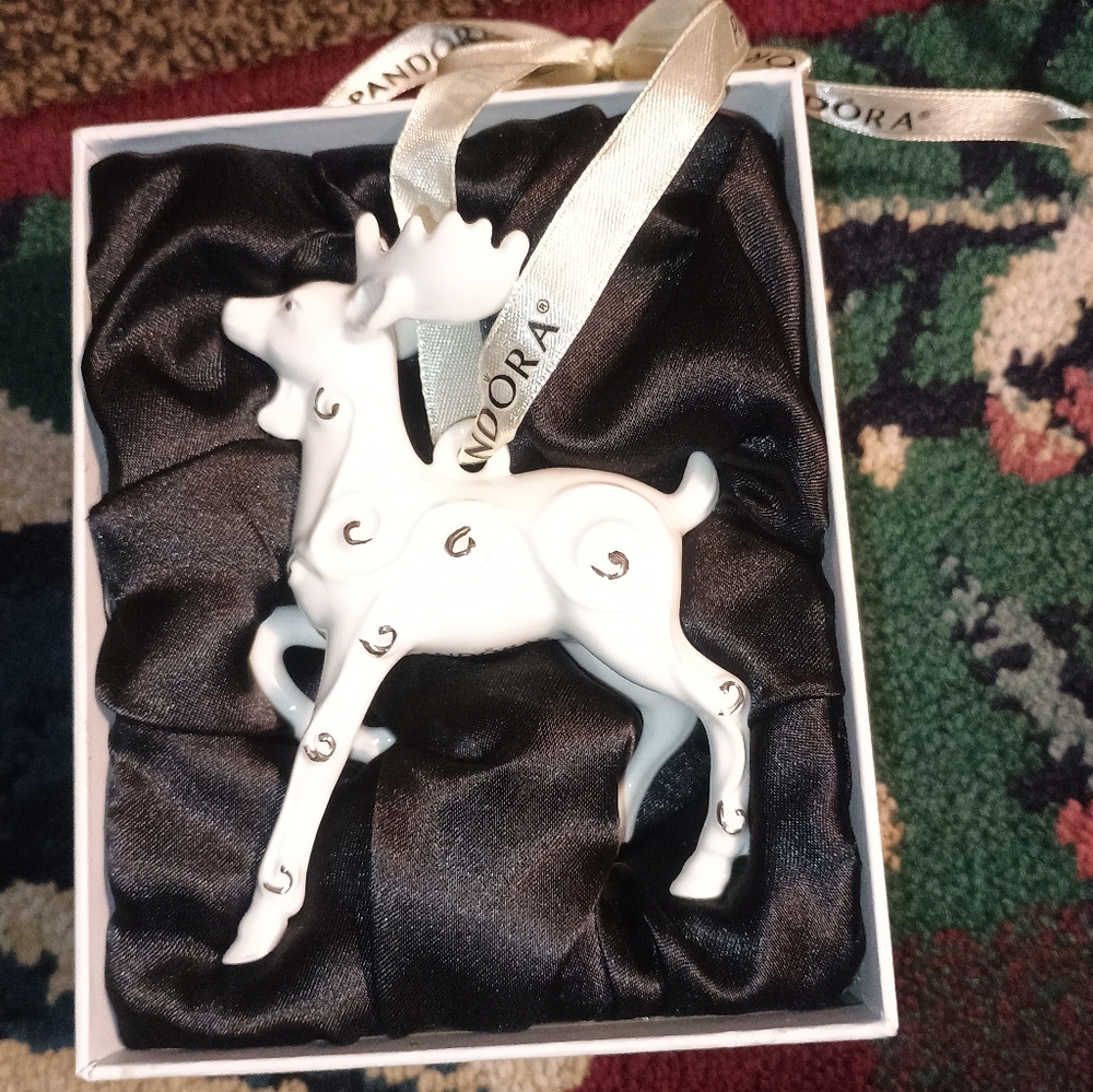 Pandora 2017  👀limited White Reindeer Ornament🥳🥳❌❌